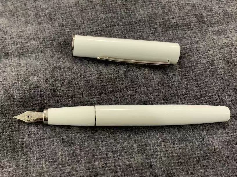 Introducing the Hongdian C2 Pen: A Sleek Writing Companion