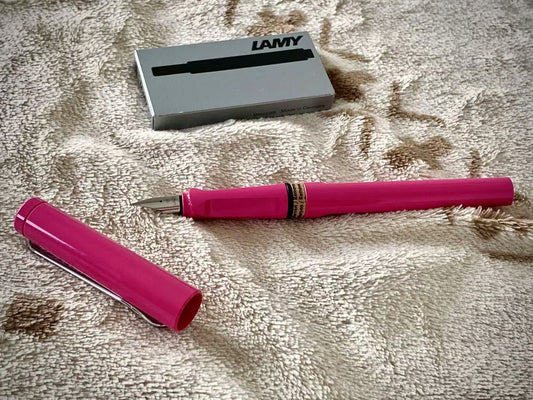 Exploring the Lamy Safari: A Reliable, Versatile Fountain Pen for Everyday Use